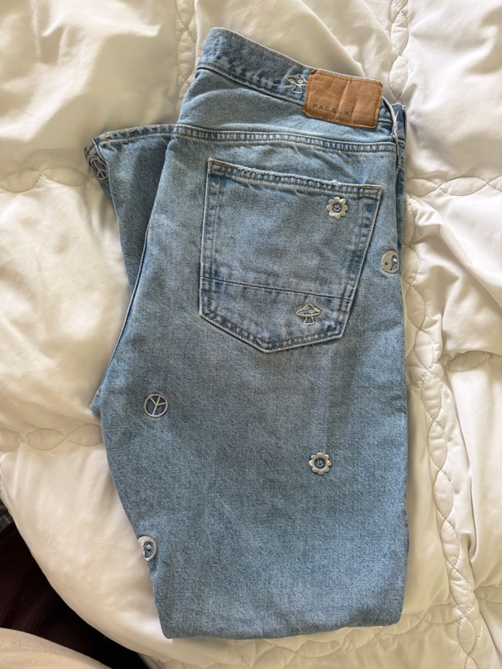 PacSun Light Blue Embroidered Patch Denim Jeans 34x32